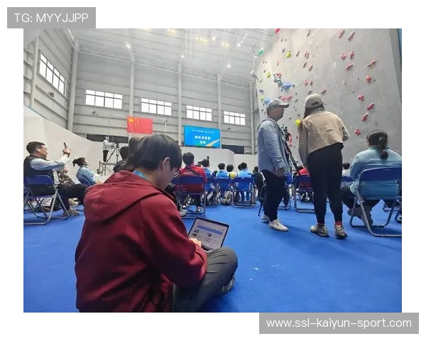 体育新闻中心记者连线现场，体育专栏记者